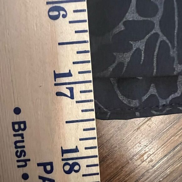 Women’s Orvis embossed stylish skirt w pockets. Size Medium. - Picture 6 of 7